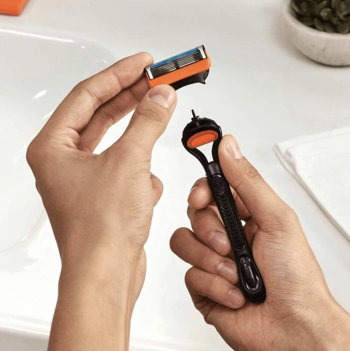 Gillette® Gillette Fusion5 Scheermesjes Voor Mannen - 8 Navulmesjes - XL Verpakking - Afbeelding 2