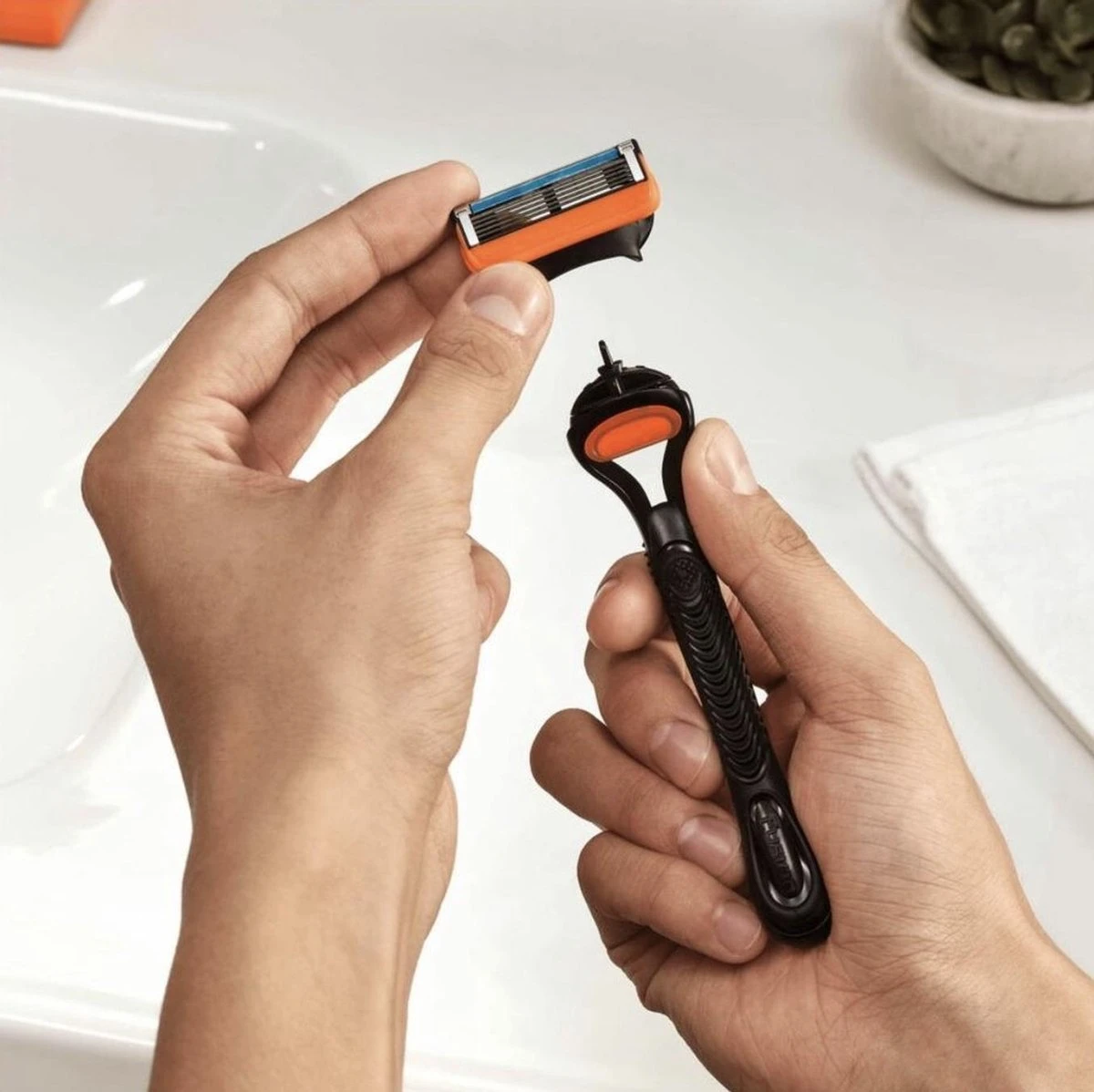 Gillette® Gillette Fusion5 Power Scheermesjes Voor Mannen - 8 Navulmesjes - XL Verpakking - Afbeelding 2