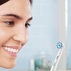 Oral B Oral-B Pro 2 2700 - Sensi Ultra Thin - Elektrische Tandenborstel - Wit 40 Oral B Oral-B Pro 2 2700 - Sensi Ultra Thin - Elektrische Tandenborstel - Wit -BaByliss Verkoopwinkel 1200x1200 1210