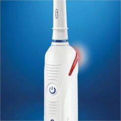 Oral B Oral-B Junior - Elektrische Tandenborstel - Wit 22 Oral B Oral-B Junior - Elektrische Tandenborstel - Wit -BaByliss Verkoopwinkel 1200x1200 1418